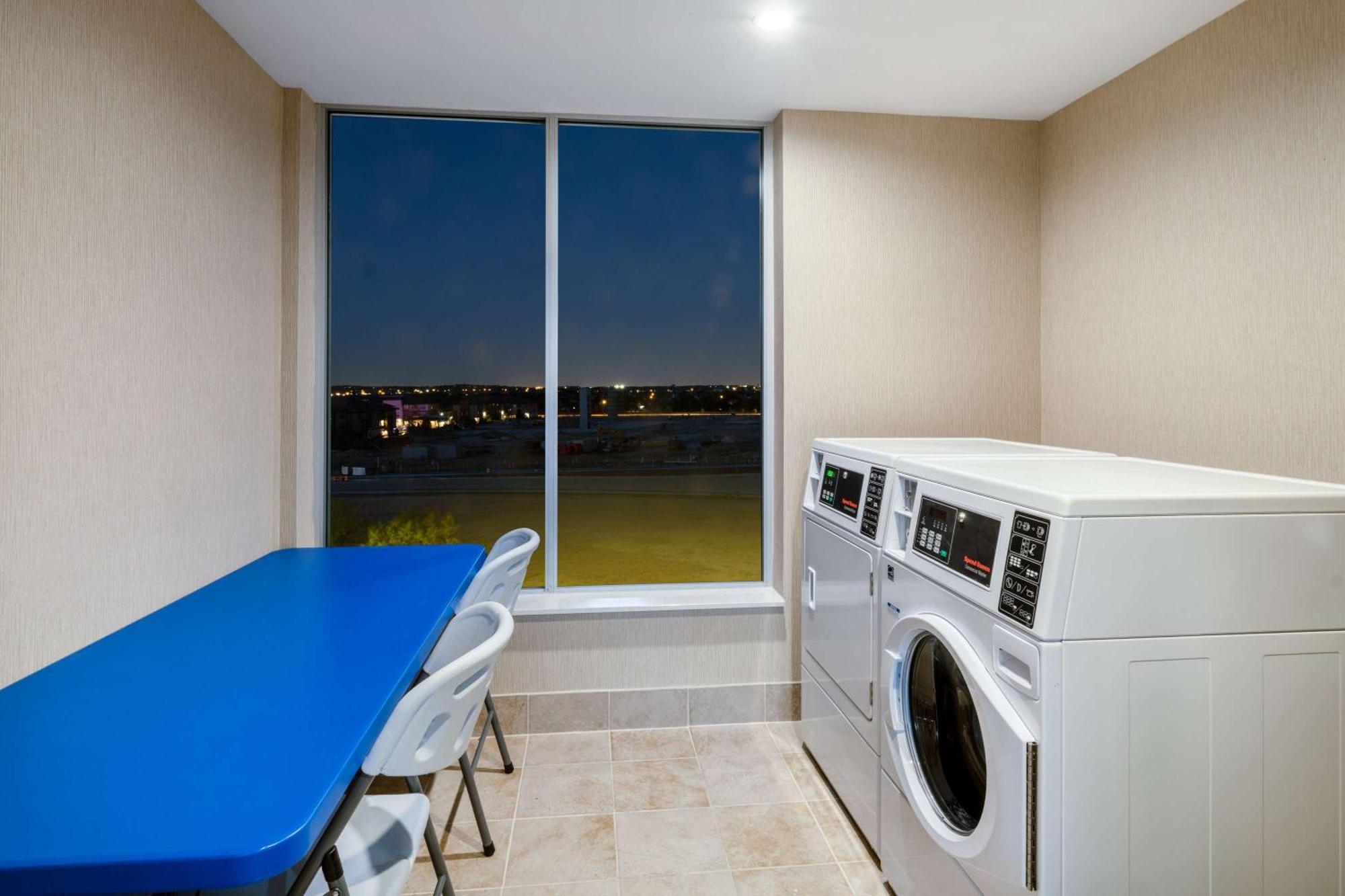 Hyatt Place Fort Worth-Alliance Town Center Экстерьер фото